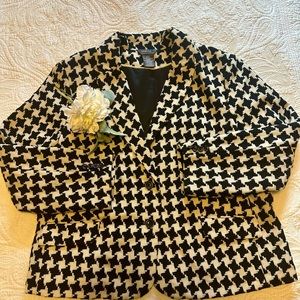 Beautiful black and cream herringbone blazer 22/24 plus size